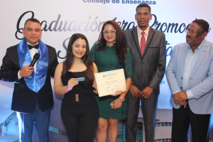 Ney Arias Lora realiza primera graduación de médicos subespecialistas en Artroscopia y Medicina Deportiva, Cirugía de Columna y Reconstrucción Ósea