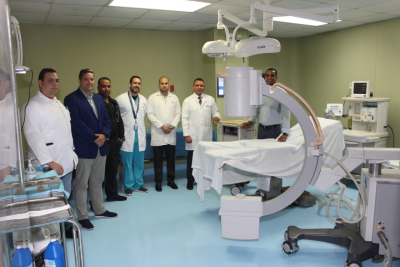 Ney Arias Lora adquiere modernos equipos para garantizar cirugía mínimamente invasiva