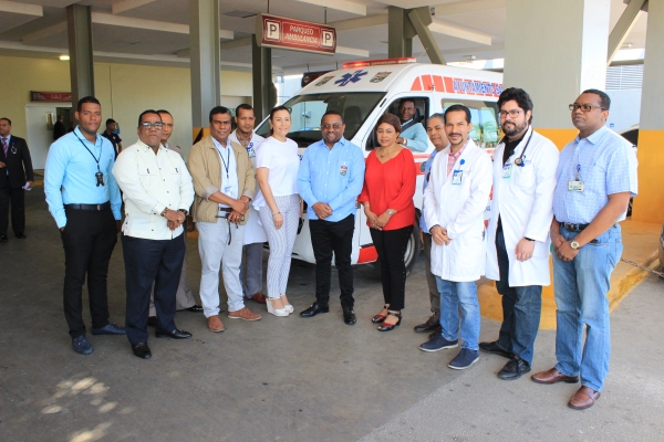 Alcalde René Polanco dona ambulancia a Hospital Ney Arias Lora