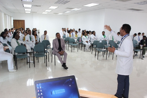 Hospital Ney Arias Lora realiza talleres de capacitación para personal médico y administrativo
