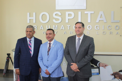 Hospital  Ney Arias Lora recibe visita del ministro de Administración Pública; director centro de salud muestra indicadores de calidad