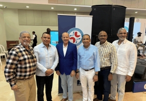 Nuestro director general el Dr. Julio Landrón fue reconocido en el primer encuentro de cirujanos ortopedas egresados del Hospital Darío Contreras