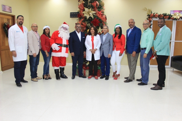 Hospital Ney Arias da inicio a la Navidad con Encendido el Arbolito y Aguinaldo Navideño