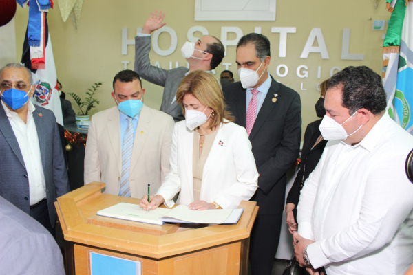 Gabinete Presidencial de Salud que dirige la vicepresidenta visita hospital Ney Arias Lora