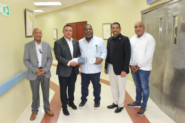 Gabinete Social dona bonos navideños a pacientes Hospital Ney Arias Lora