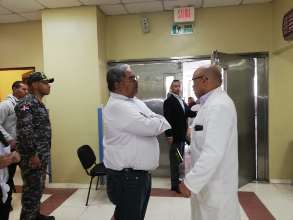 Titular SNS visita Hospital Ney Arias Lora en feriado de Navidad