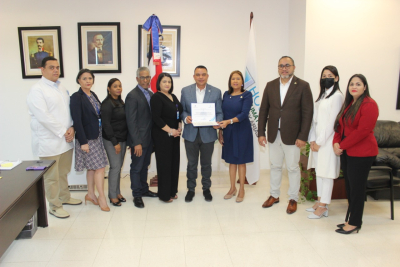 Ney Arias Lora recibe reconocimiento del INAP