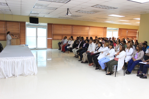 Personal de Salud de SDN recibe capacitación sobre COVID-19 en el Hospital Ney Arias Lora